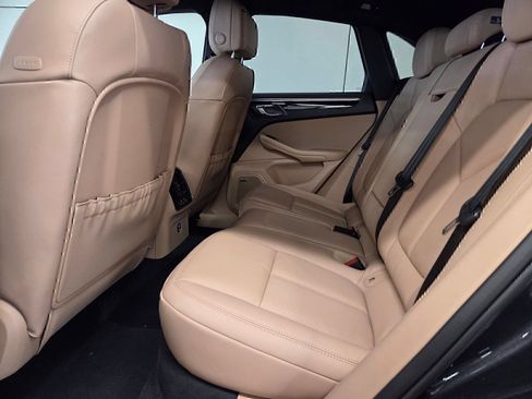 Certified 2026 Porsche Macan AWD/4WD image 11