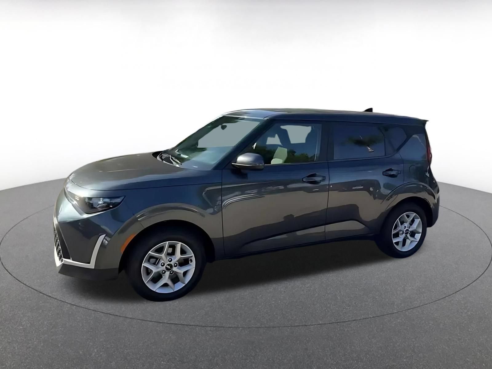 Used 2025 Kia Soul LX w/ LX Technology Package FWD image 7