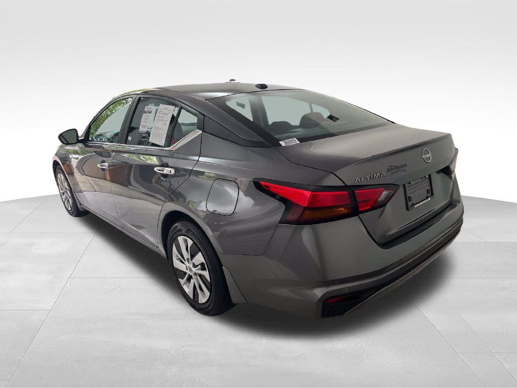 Used 2025 Nissan Altima 2.5 S FWD image 3