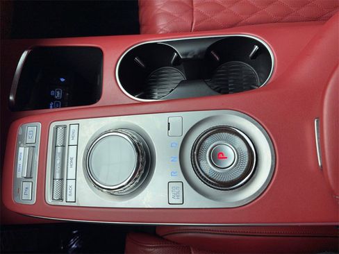 Used 2024 Genesis GV70 3.5T Sport w/ Sport Advanced Package image 28