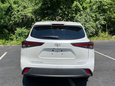 Certified 2024 Toyota Highlander LE AWD/4WD image 4