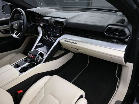 Used 2020 Lamborghini Urus image 33