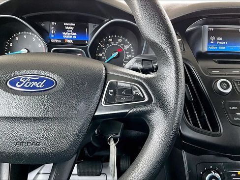 Used 2017 Ford Focus SE FWD image 11