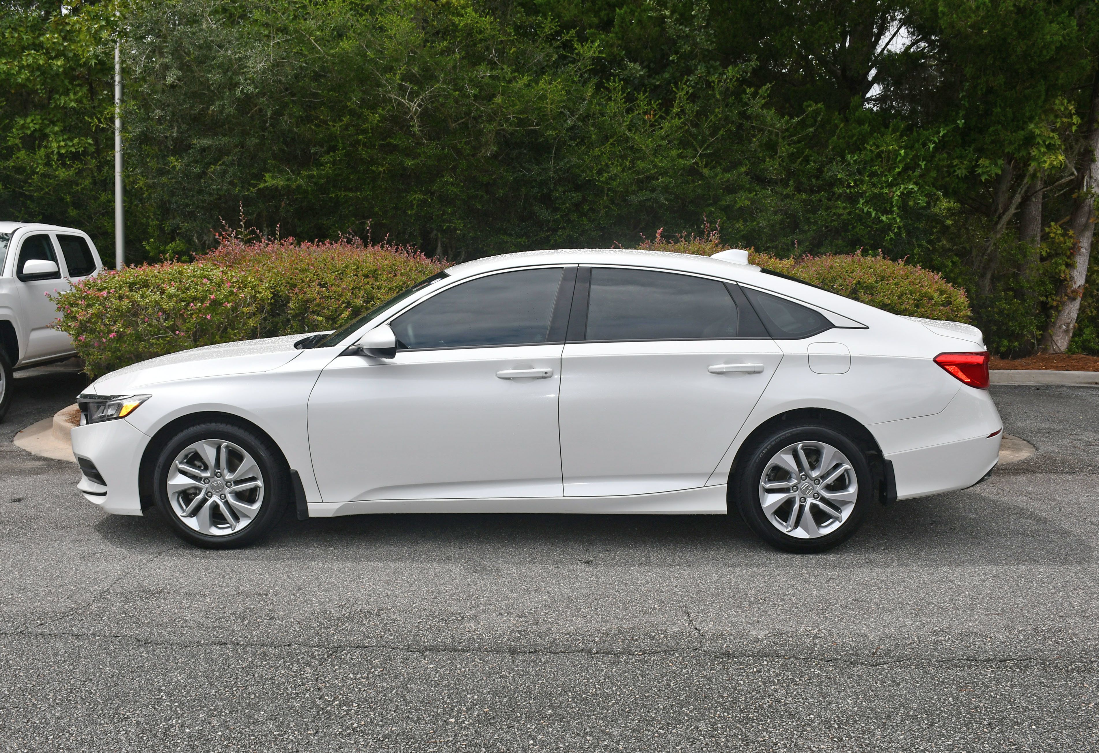 Used 2020 Honda Accord LX image 2