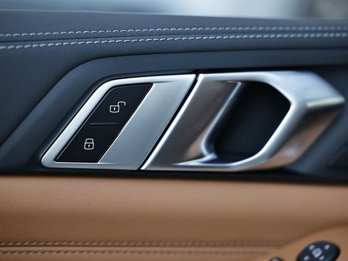 New 2026 BMW X5 sDrive40i image 16