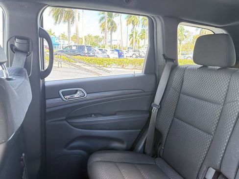 Used 2021 Jeep Grand Cherokee Laredo image 13