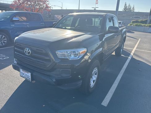 Certified 2017 Toyota Tacoma SR w/ SR Convenience Package image 3