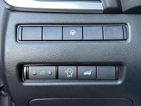 Used 2025 Nissan Rogue SV image 27