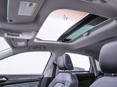 Used 2025 Volkswagen Jetta SEL image 10