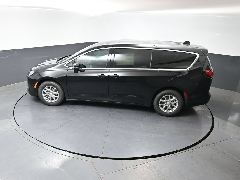 New 2027 Chrysler Pacifica Select w/ Family Tech Group FWD image 36