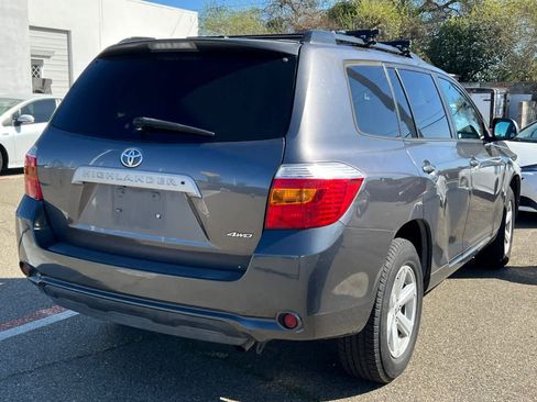 Used 2010 Toyota Highlander SE image 2