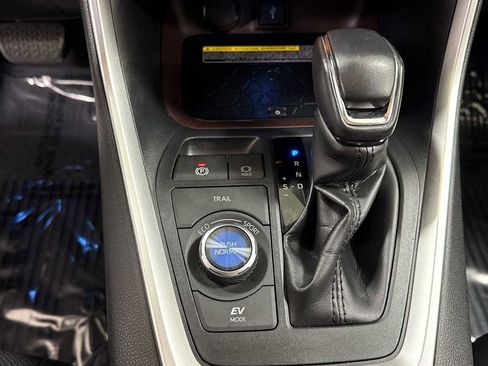 Used 2020 Toyota RAV4 Limited image 21