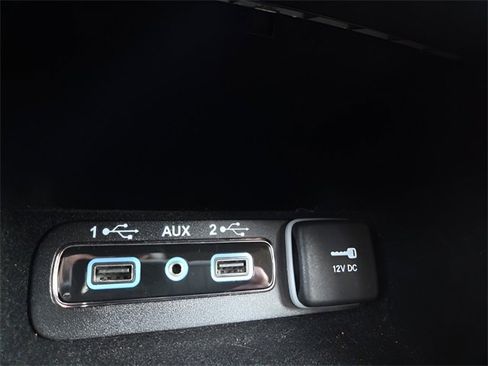 Used 2018 Jeep Grand Cherokee Laredo image 28