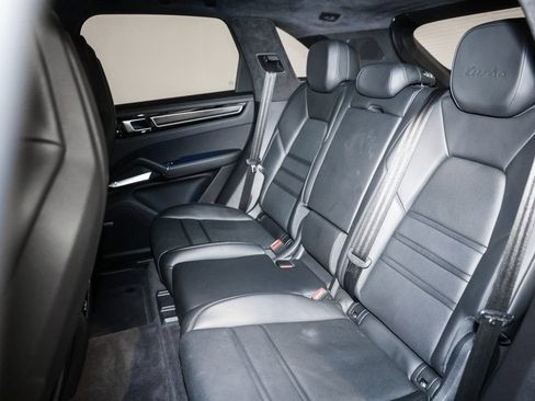 Used 2019 Porsche Cayenne Turbo AWD/4WD image 31