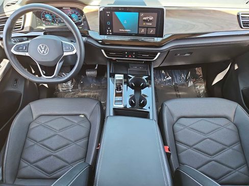 Used 2024 Volkswagen Atlas SE AWD/4WD image 15