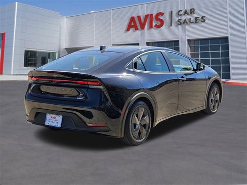 Used 2025 Toyota Prius LE image 6