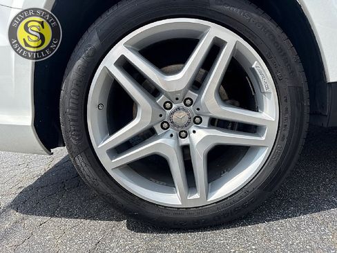 Used 2015 Mercedes-Benz GL 550 4MATIC image 6