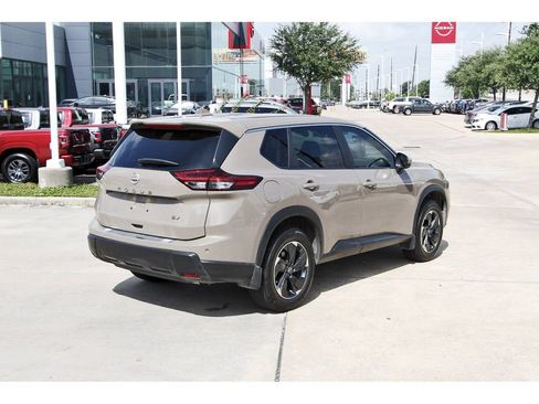 Used 2024 Nissan Rogue SV FWD image 5