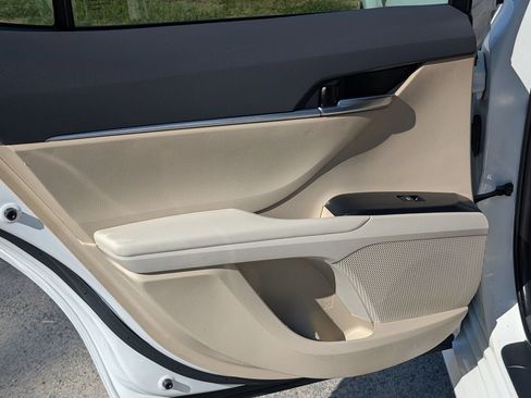 Used 2018 Toyota Camry LE FWD image 32