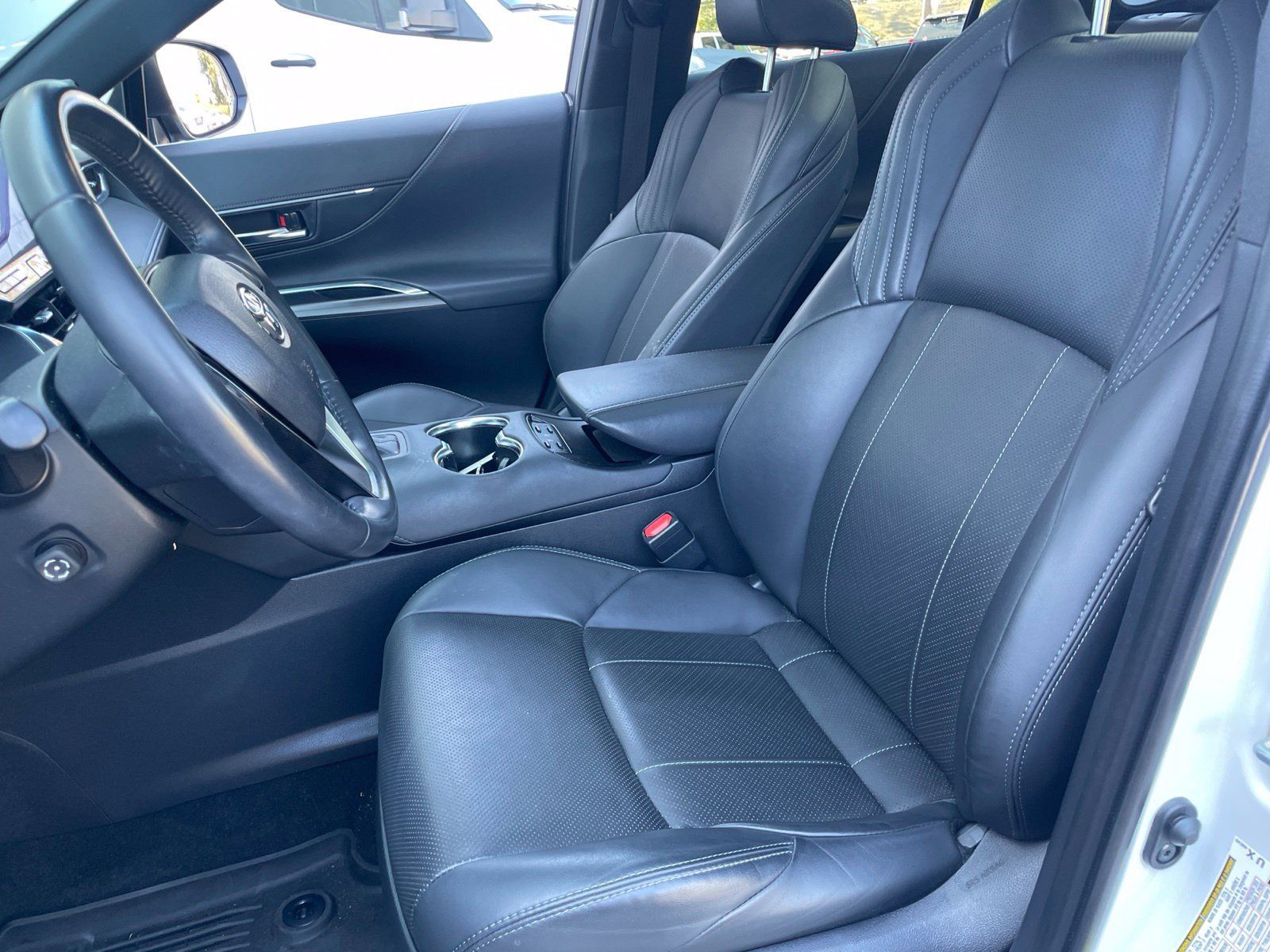 Used 2024 Toyota Venza AWD/4WD image 19