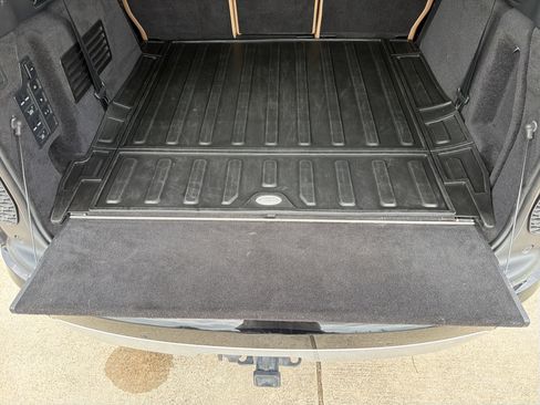 Used 2023 Land Rover Discovery Metropolitan Edition AWD/4WD image 49