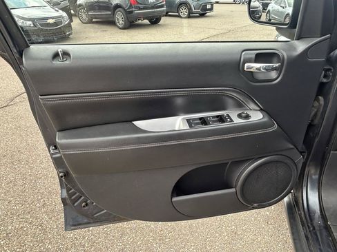 Used 2014 Jeep Compass Latitude FWD image 14