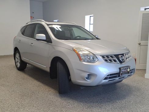 Used 2013 Nissan Rogue SL AWD/4WD image 3