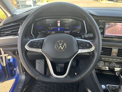 Certified 2024 Volkswagen Jetta SE w/ Panoramic Sunroof Package image 24