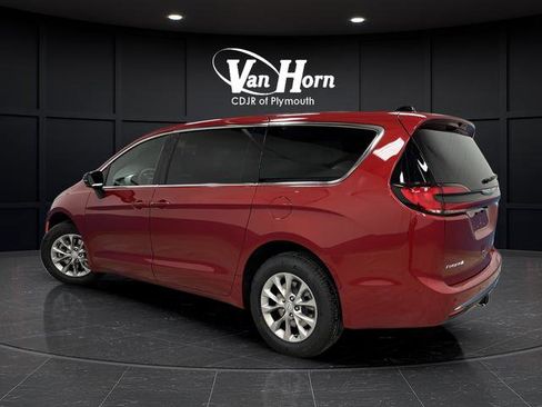 New 2026 Chrysler Pacifica Limited w/ Trailer Tow Group image 3