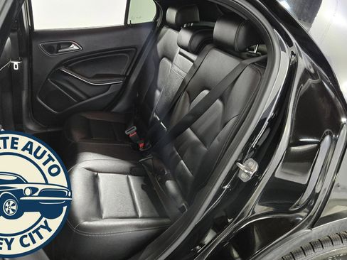 Used 2019 Mercedes-Benz GLA 250 4MATIC image 25