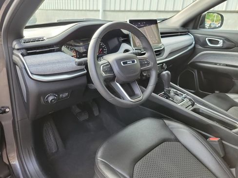 Used 2024 Jeep Compass Latitude AWD/4WD image 21