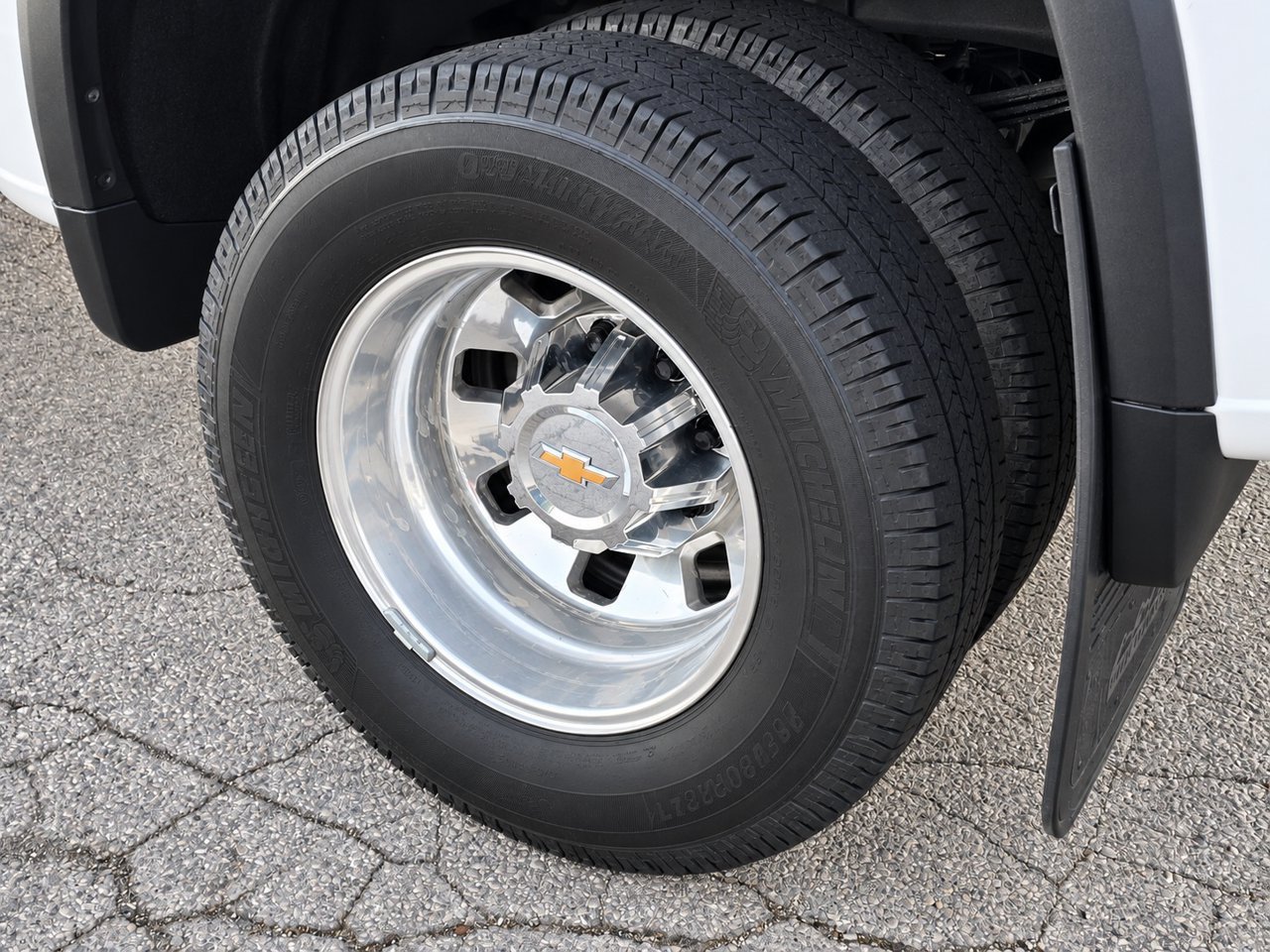 Used 2024 Chevrolet Silverado 3500 High Country w/ High Country Premium Package AWD/4WD image 14