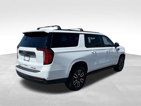 Used 2023 GMC Yukon XL AT4 w/ Technology Package AWD/4WD image 7
