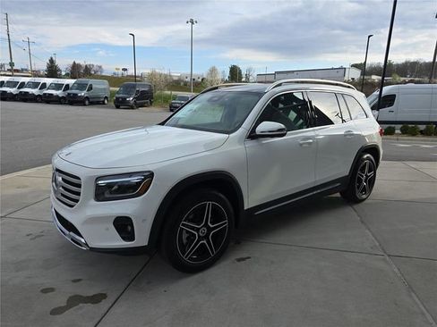 New 2026 Mercedes-Benz GLB 250 4MATIC image 8