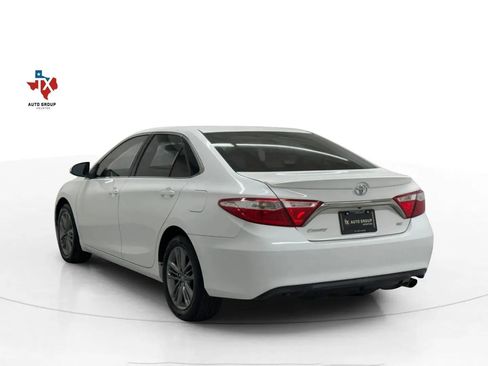 Used 2017 Toyota Camry SE image 4