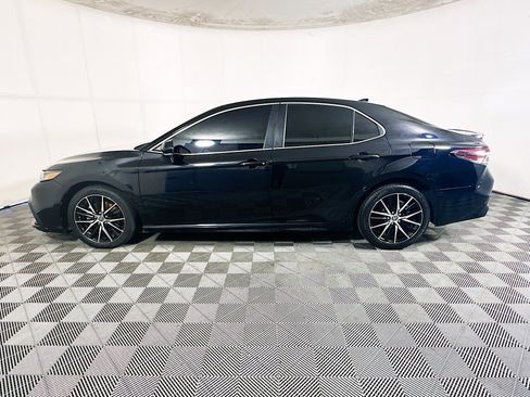 Used 2023 Toyota Camry SE FWD image 6