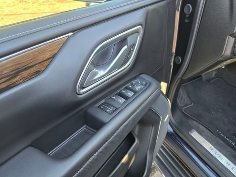 Used 2023 Chevrolet Suburban Premier image 11