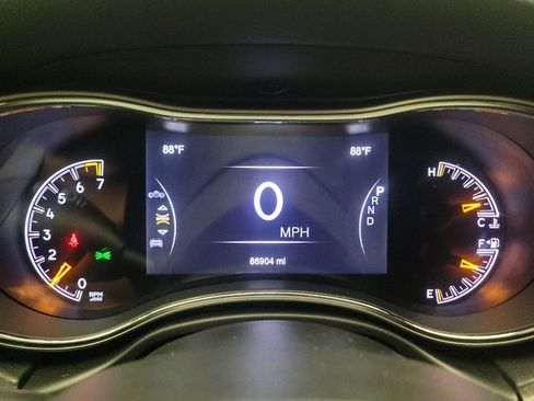 Used 2018 Jeep Grand Cherokee Laredo image 23