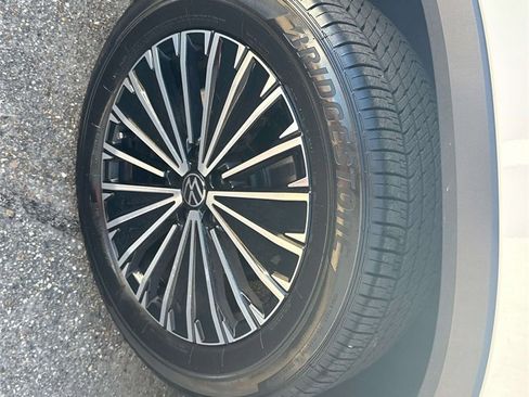 Used 2025 Volkswagen Tiguan S image 4