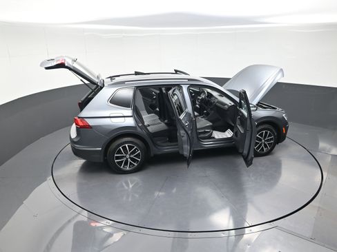 Used 2021 Volkswagen Tiguan SE image 14