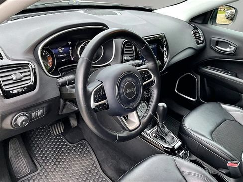 Used 2018 Jeep Compass Latitude w/ Popular Equipment Group AWD/4WD image 17
