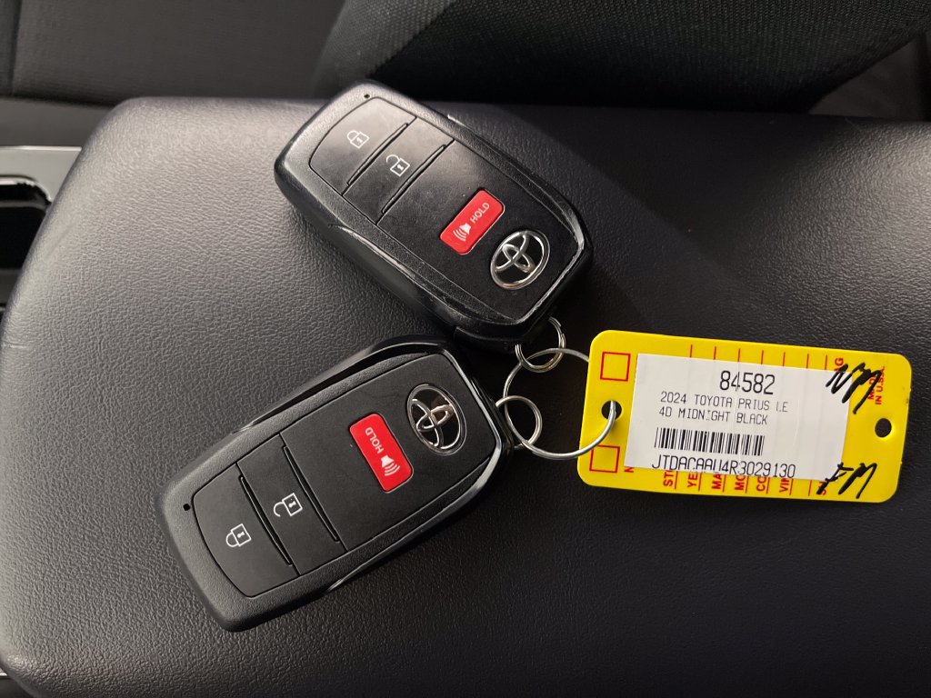 Certified 2024 Toyota Prius LE FWD image 24