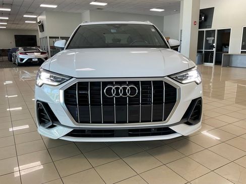 Used 2023 Audi Q3 2.0T Premium w/ Convenience Package AWD/4WD image 2