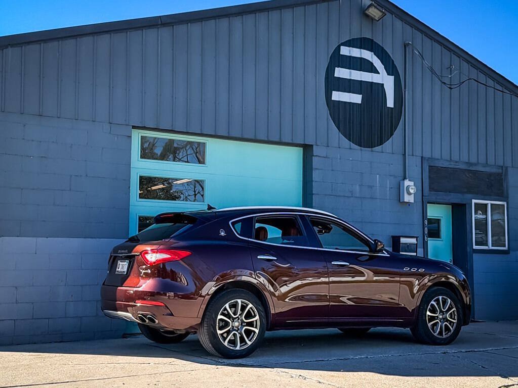 Used 2017 Maserati Levante S AWD/4WD image 9