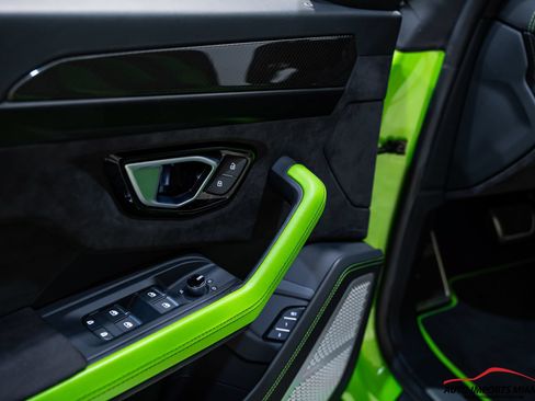 Used 2022 Lamborghini Urus AWD/4WD image 37