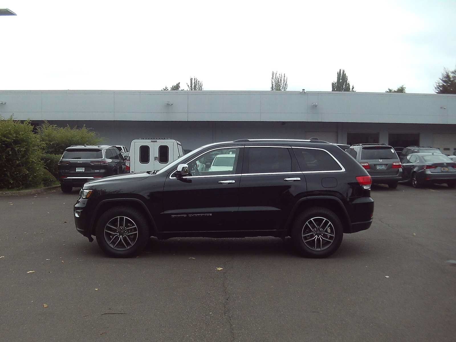Used 2019 Jeep Grand Cherokee Limited w/ Luxury Group II AWD/4WD image 2