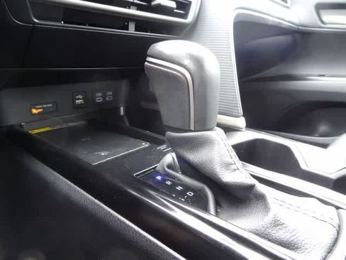 Used 2025 Toyota Camry SE FWD image 30