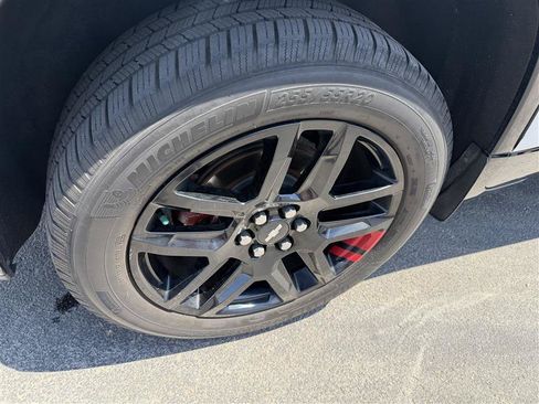 Used 2019 Chevrolet Traverse Premier w/ Redline Edition AWD/4WD image 17