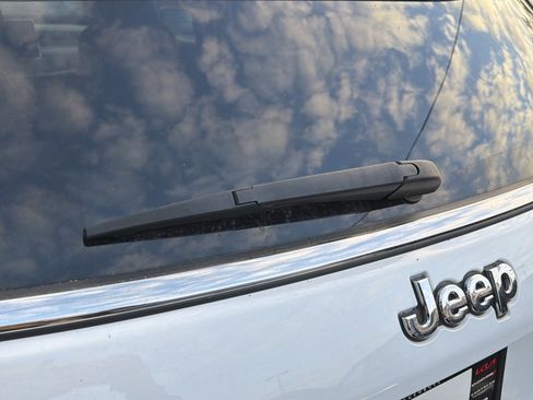 Used 2023 Jeep Compass Latitude image 9