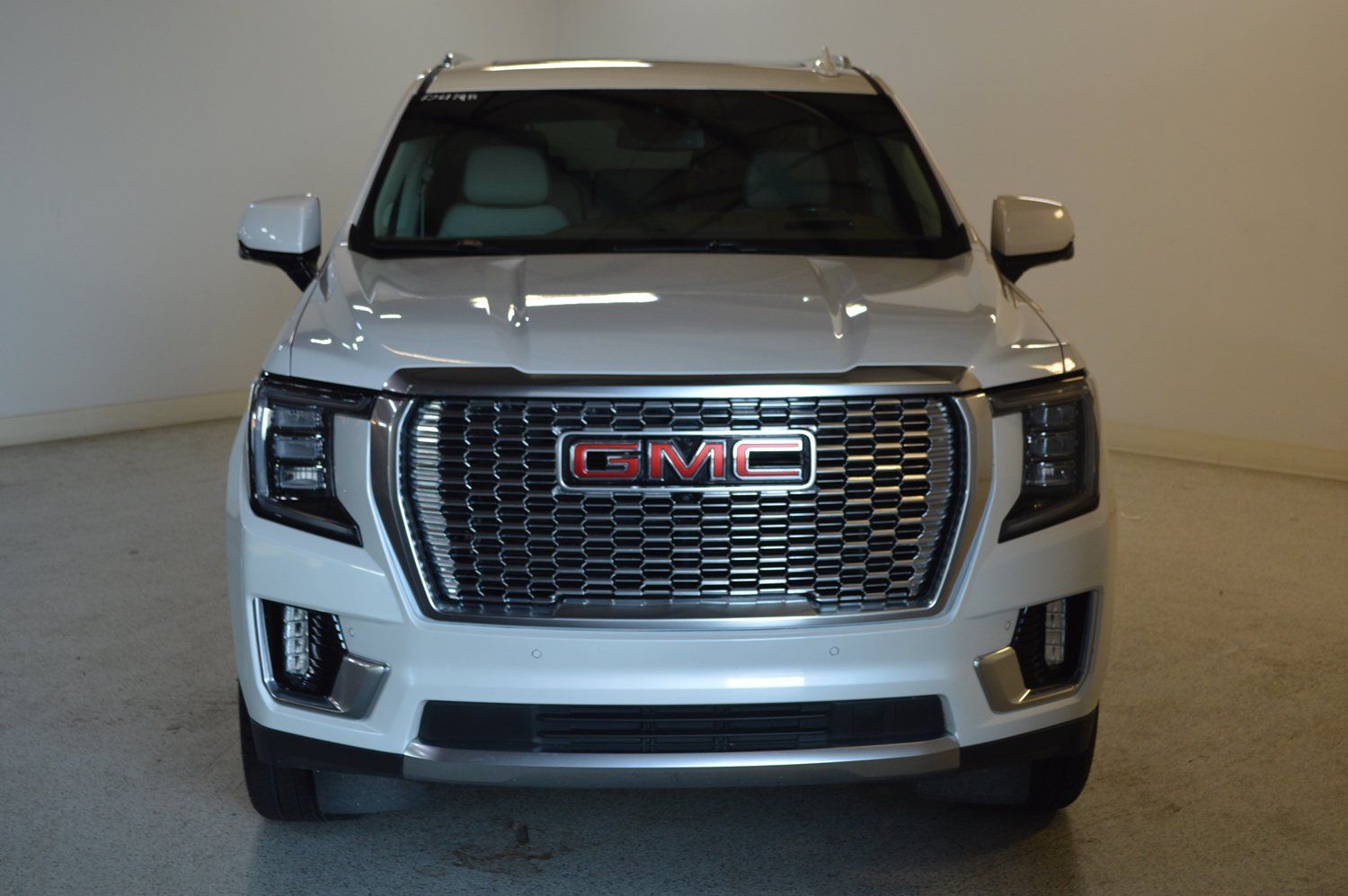 Used 2023 GMC Yukon XL Denali w/ LPO, Floor Liner Package AWD/4WD image 8